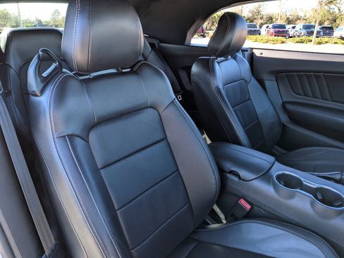 Used 2022 Ford Mustang Premium image 15