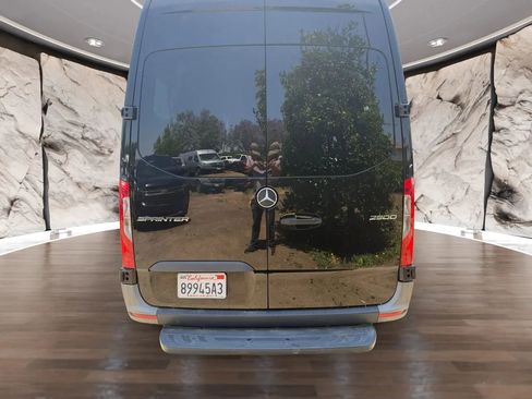 Used 2019 Mercedes-Benz Sprinter 2500 image 7