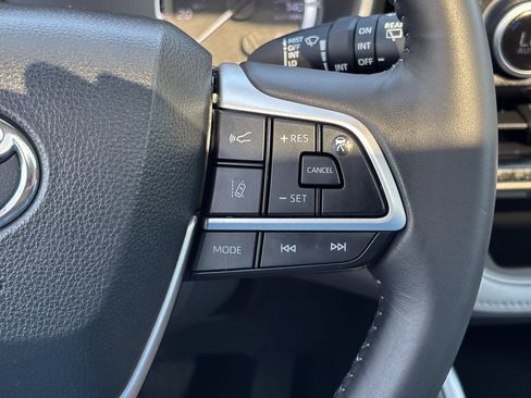 Certified 2024 Toyota Highlander XLE FWD image 28