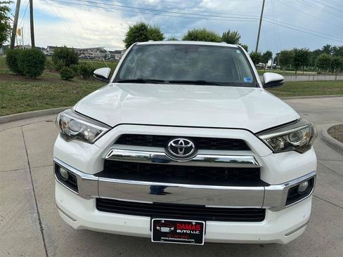 Used 2018 Toyota 4Runner Limited AWD/4WD image 9
