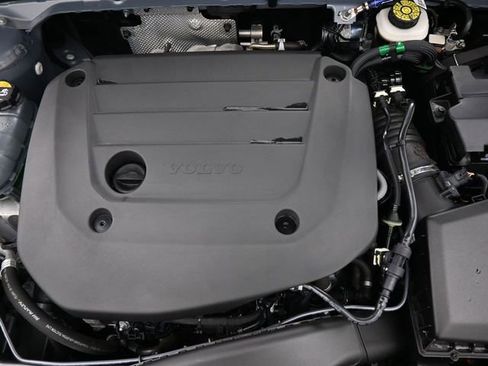 Used 2023 Volvo XC40 B5 Plus w/ Protection Package Premier image 33