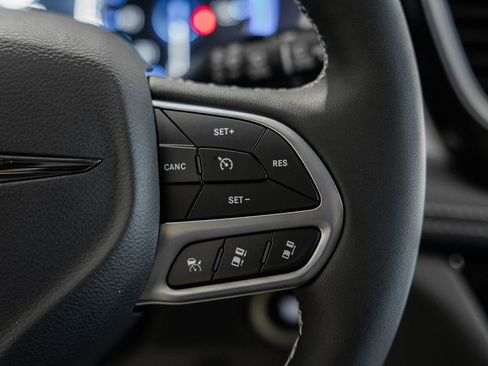 New 2026 Chrysler Pacifica Limited image 28