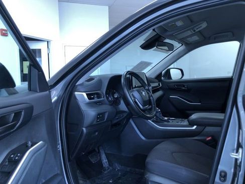 Certified 2024 Toyota Highlander LE image 11