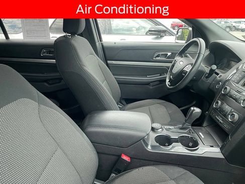 Used 2019 Ford Explorer XLT AWD/4WD image 10