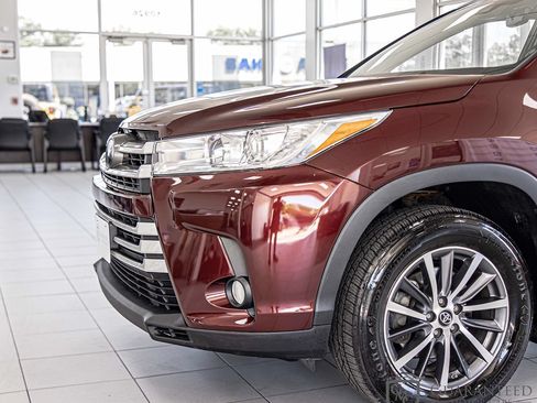 Used 2019 Toyota Highlander XLE AWD/4WD image 5
