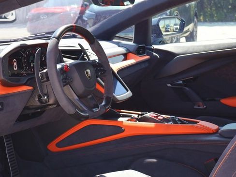 Used 2024 Lamborghini Revuelto AWD/4WD image 23