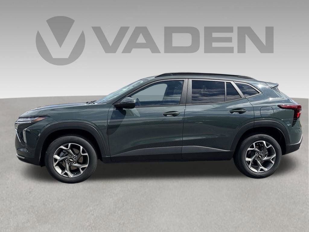 Used 2025 Chevrolet Trax LT FWD image 11