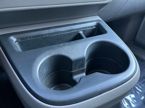 Used 2021 Nissan NV 2500 S image 27