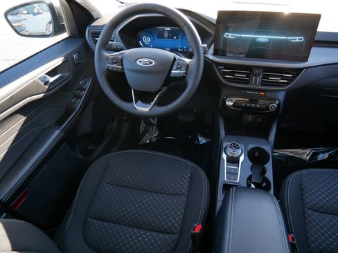 Used 2025 Ford Escape Active w/ Active Premium Tech Pack image 9