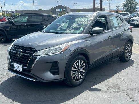 Used 2021 Nissan Kicks SV FWD image 9