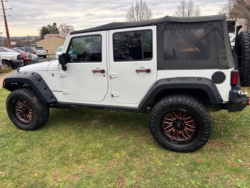 Used 2016 Jeep Wrangler Unlimited Sahara image 14