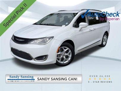 Used 2018 Chrysler Pacifica Touring-L w/ Tire & Wheel Group