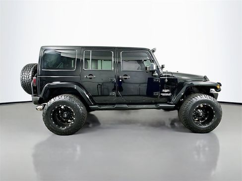 Used 2015 Jeep Wrangler Unlimited Sahara w/ Connectivity Group image 9