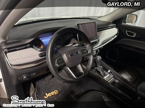 Used 2022 Jeep Compass Latitude image 11