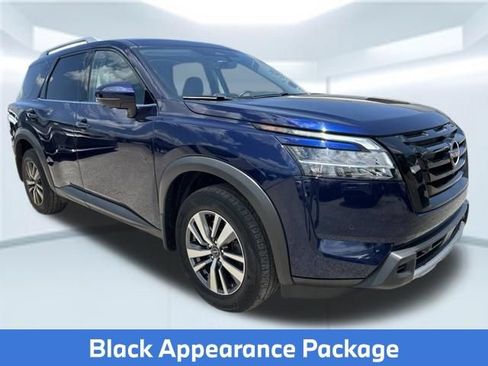 Used 2024 Nissan Pathfinder SL w/ Black Appearance Package AWD/4WD image 3