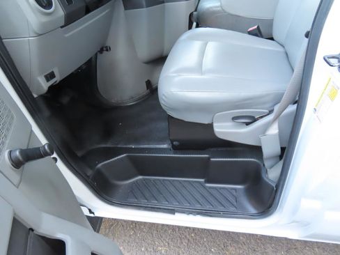 Used 2014 Ford E-150 and Econoline 150 RWD image 18