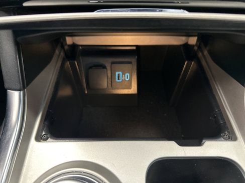 Used 2023 Ford Explorer Limited image 36