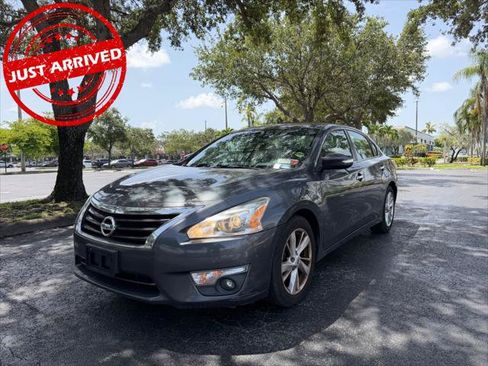 Used 2013 Nissan Altima 2.5 SL w/ Technology Pkg FWD image 2