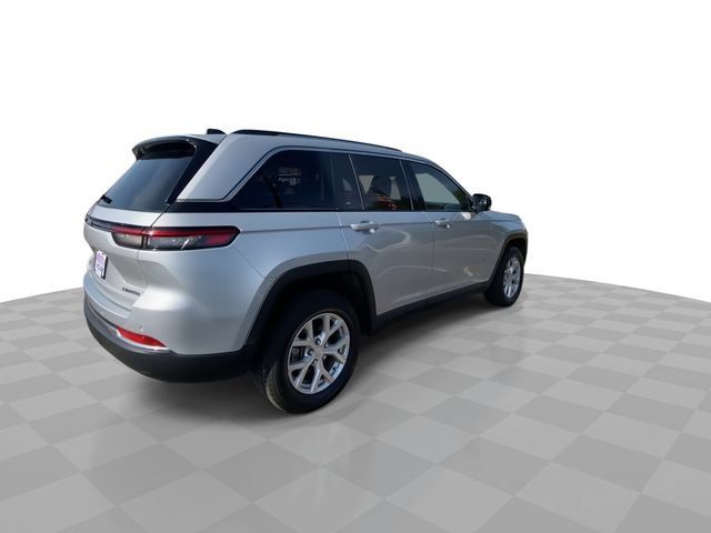 Used 2023 Jeep Grand Cherokee Limited AWD/4WD image 2