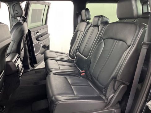 Used 2024 Jeep Wagoneer Series II w/ Flexible Seating Group RWD image 39