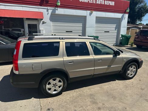 Used 2005 Volvo XC70 AWD/4WD image 4