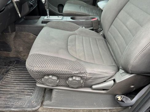 Used 2018 Nissan Frontier PRO-4X image 12