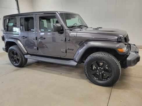 Used 2021 Jeep Wrangler Unlimited Sahara AWD/4WD image 12