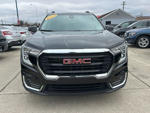 Used 2024 GMC Terrain SLE w/ Driver Convenience Package FWD image 2