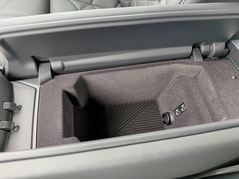 New 2026 BMW 740i w/ Premium Package RWD image 20