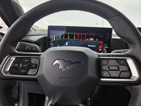 Used 2025 Ford Mustang Coupe image 18