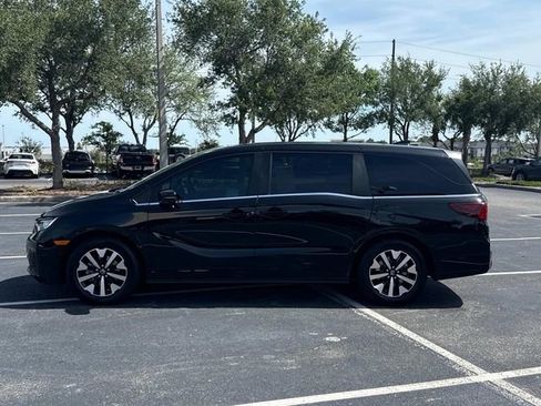 Certified 2025 Honda Odyssey EX-L image 6