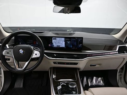 Used 2023 BMW X7 xDrive40i w/ Premium Package image 15