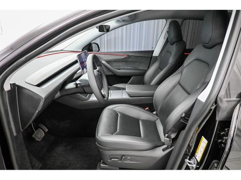 Used 2026 Tesla Model Y Long Range RWD image 38