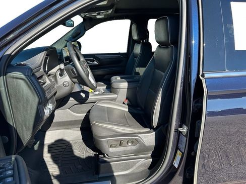 Used 2023 GMC Yukon SLT w/ SLT Premium Package image 8