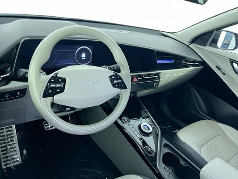 Certified 2023 Kia Niro Wave image 23