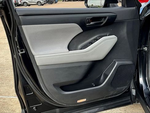 Used 2023 Toyota Highlander LE image 22