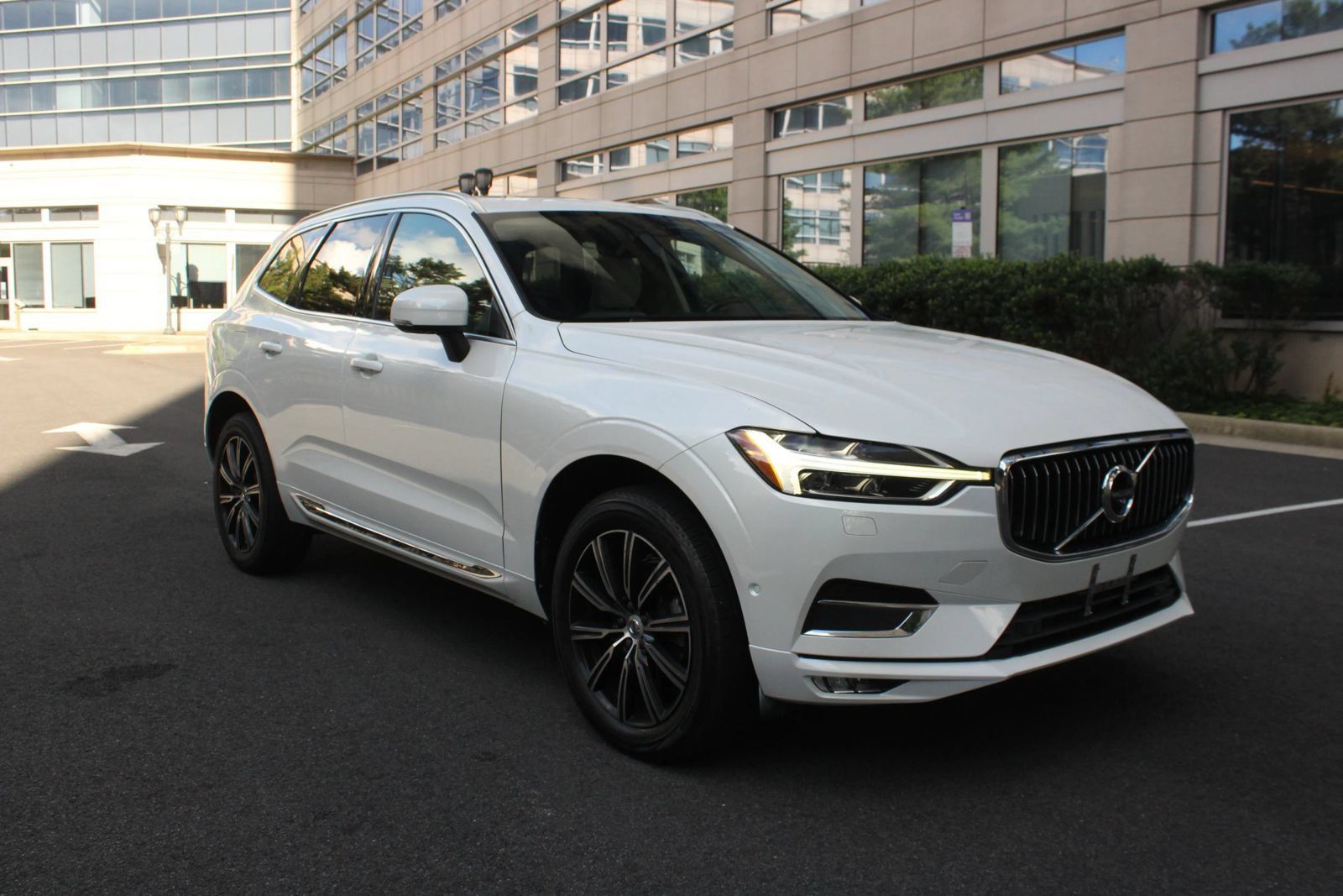 Used 2019 Volvo XC60 T5 Inscription w/ Protection Package Premier AWD/4WD image 1