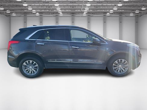 Used 2017 Cadillac XT5 Luxury w/ Driver Awareness Package image 4