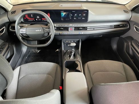 Used 2025 Kia K4 LXS image 32