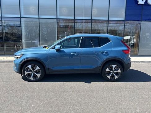 Certified 2025 Volvo XC40 B5 Plus AWD/4WD image 2