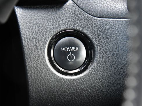 Used 2025 Toyota Camry SE image 32