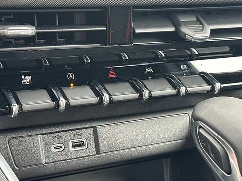 Used 2025 Chevrolet Colorado Z71 image 33