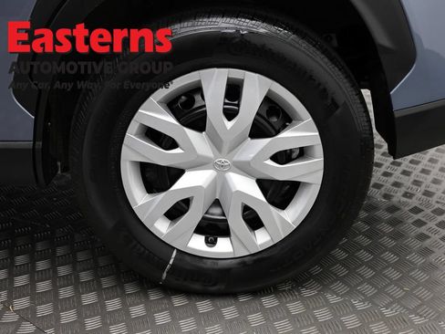 Used 2025 Toyota Corolla Cross L FWD image 31
