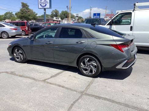 Used 2025 Hyundai Elantra SEL FWD image 14