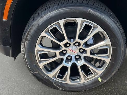 New 2026 GMC Yukon XL Denali w/ Denali Reserve Package AWD/4WD image 10