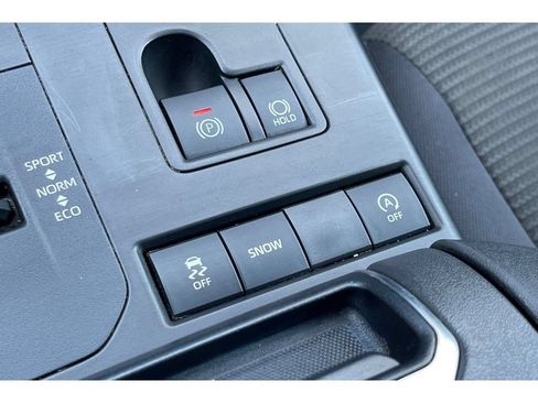 Used 2021 Toyota Highlander L FWD image 31