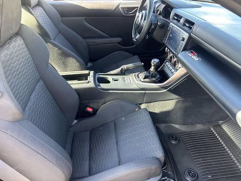 Used 2025 Toyota GR86 w/ ALL Weather Mat Package (TMS) RWD image 12