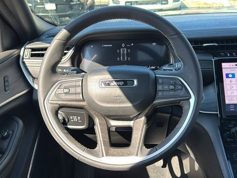 Certified 2024 Jeep Grand Cherokee Limited w/ Luxury Tech Group II image 16