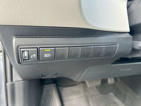 Used 2025 Toyota Corolla LE FWD image 13