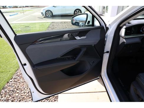 New 2026 Volkswagen Tiguan SE image 4